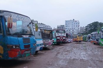 রাজশাহী থেকে ঢাকাসহ বাস চলাচল বন্ধ, যাত্রীরা বিপাকে