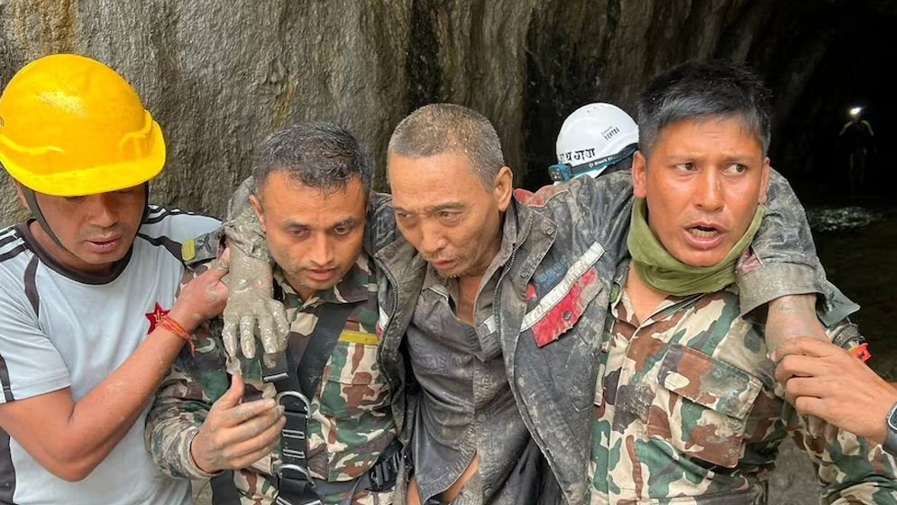 নেপালে বন্যার ১০ দিন পর টানেল থেকে এক চীনা নাগরিক উদ্ধার