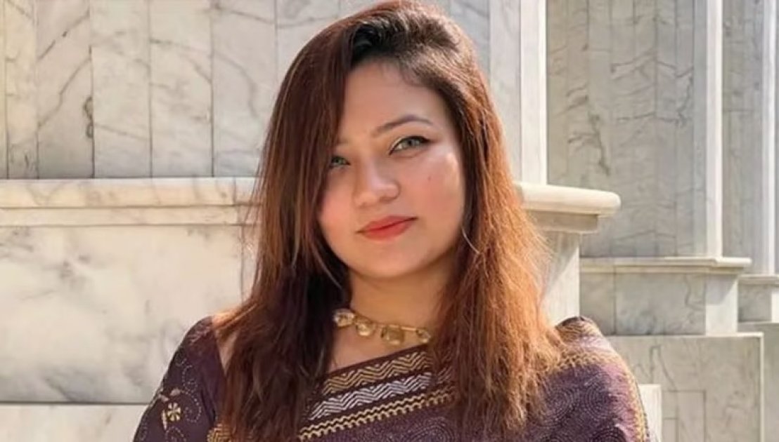 ঢাবির শিক্ষিকা মোনামির অনলাইন হেনস্তার বিরুদ্ধে প্রতিবাদ