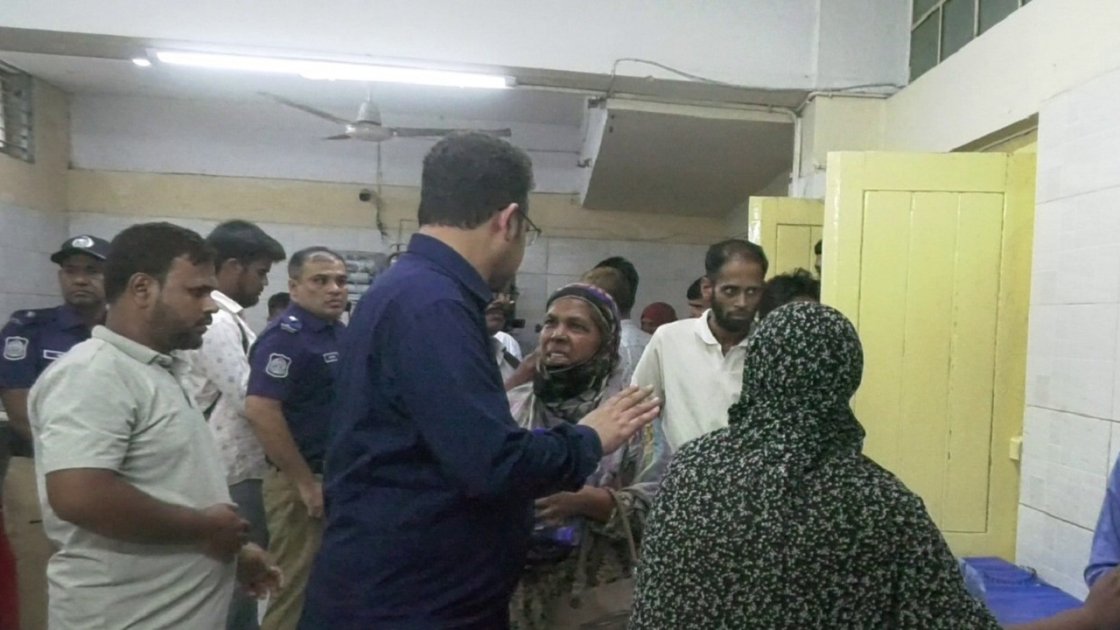 চাঁপাইনবাবগঞ্জে স্কুল ফিডিংয়ের খাবার খেয়ে ৯ শিক্ষার্থী অসুস্থ