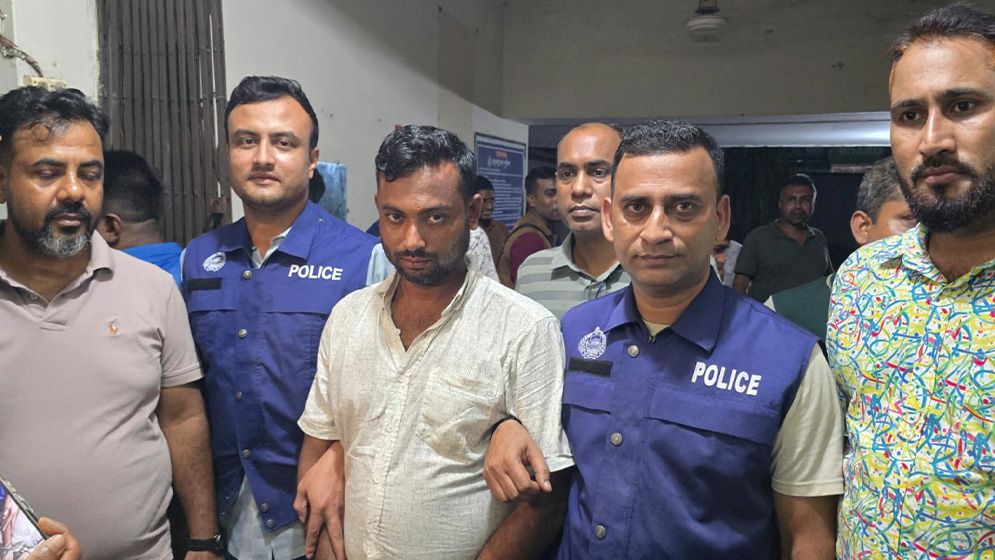 পিরোজপুরে বিদেশি পিস্তল ও মাদকসহ যুবক আটক