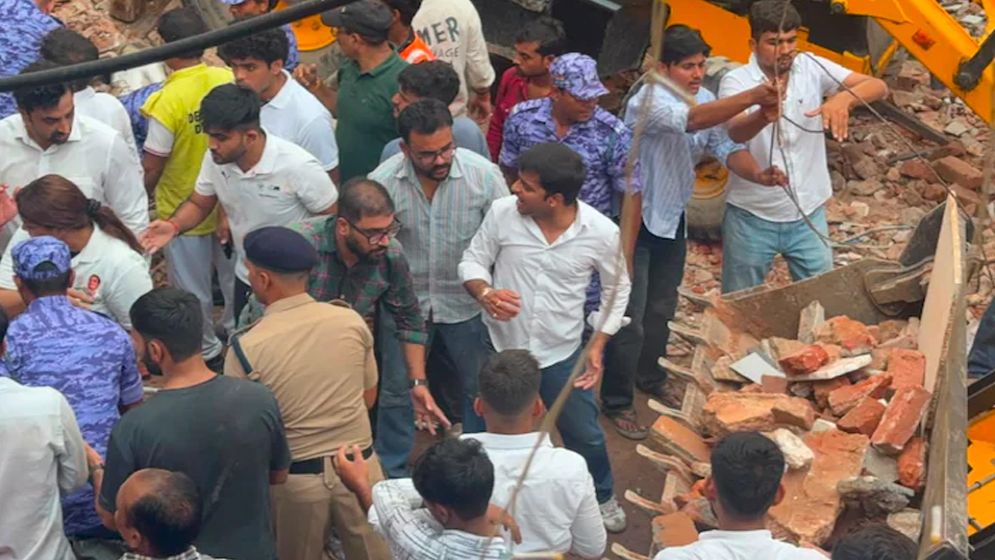 দিল্লিতে ভবন ধস, শিক্ষার্থীদের নিরাপত্তা নিয়ে প্রশ্ন উঠেছে