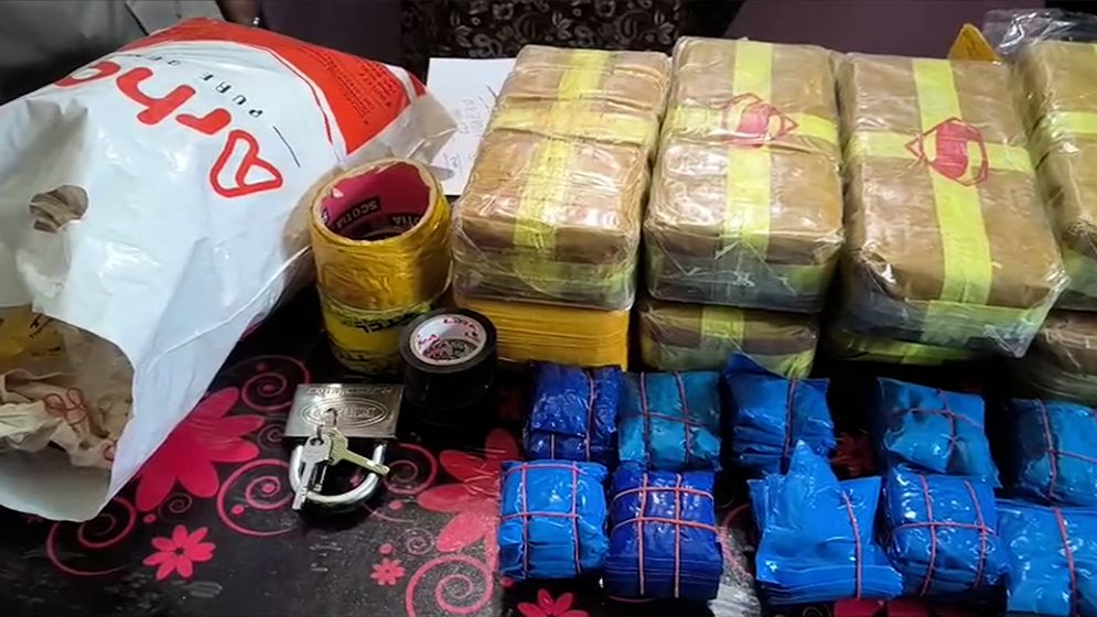 কক্সবাজারে ৯০ হাজার ইয়াবা ও ৩৬ লাখ টাকাসহ ৩ জন আটক
