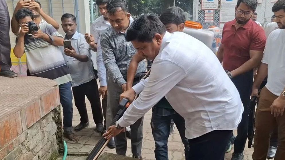 গাজীপুরে মশার লার্ভা ধ্বংসে বিটিআই প্রয়োগের বিশেষ অভিযান শুরু