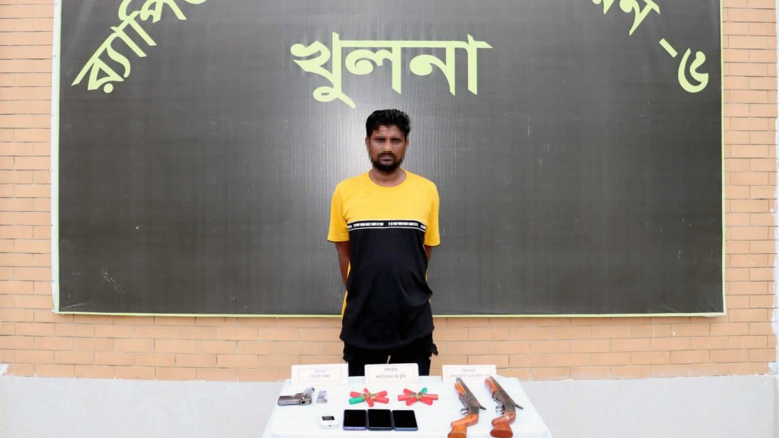 খুলনার শীর্ষ সন্ত্রাসী আরমান অস্ত্রসহ গ্রেপ্তার