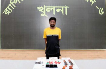 খুলনার শীর্ষ সন্ত্রাসী আরমান অস্ত্রসহ গ্রেপ্তার