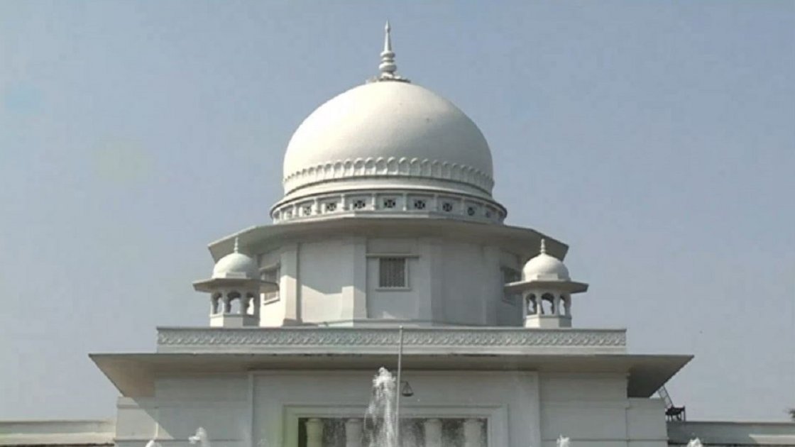 সুপ্রিম কোর্ট বারের সভাপতির মন্তব্যে প্রধান বিচারপতির এজলাস ত্যাগ