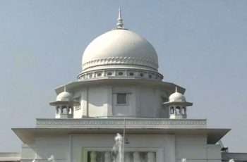 সুপ্রিম কোর্ট বারের সভাপতির মন্তব্যে প্রধান বিচারপতির এজলাস ত্যাগ