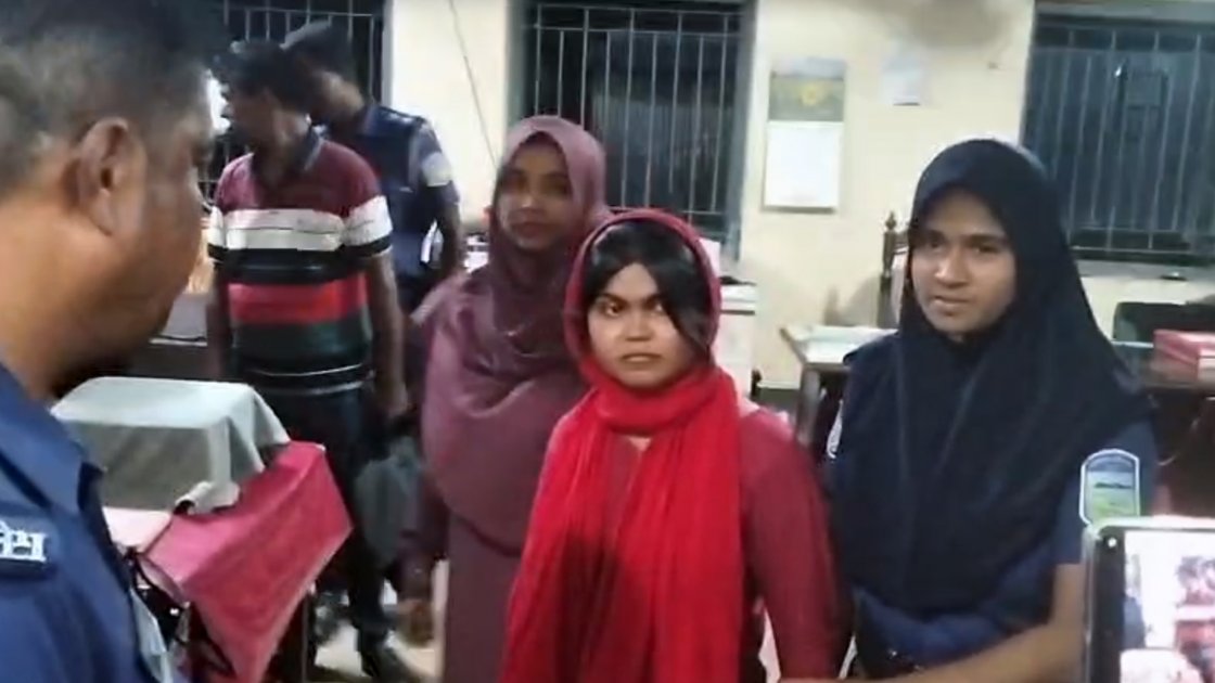 ফ্যামিলি কার্ডের নামে টাকা নেওয়ার অভিযোগে এনসিপি নেত্রী আটক