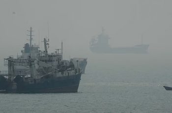 ইরানের ট্যাংকারে যুক্তরাষ্ট্রের হামলা, পাল্টা হামলা মার্কিন ঘাঁটিতে