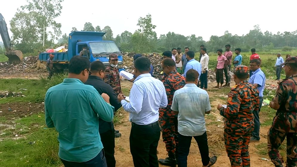 হিলি কাস্টমসে ১০ লাখ টাকার মেয়াদোত্তীর্ণ মালামাল ধ্বংস
