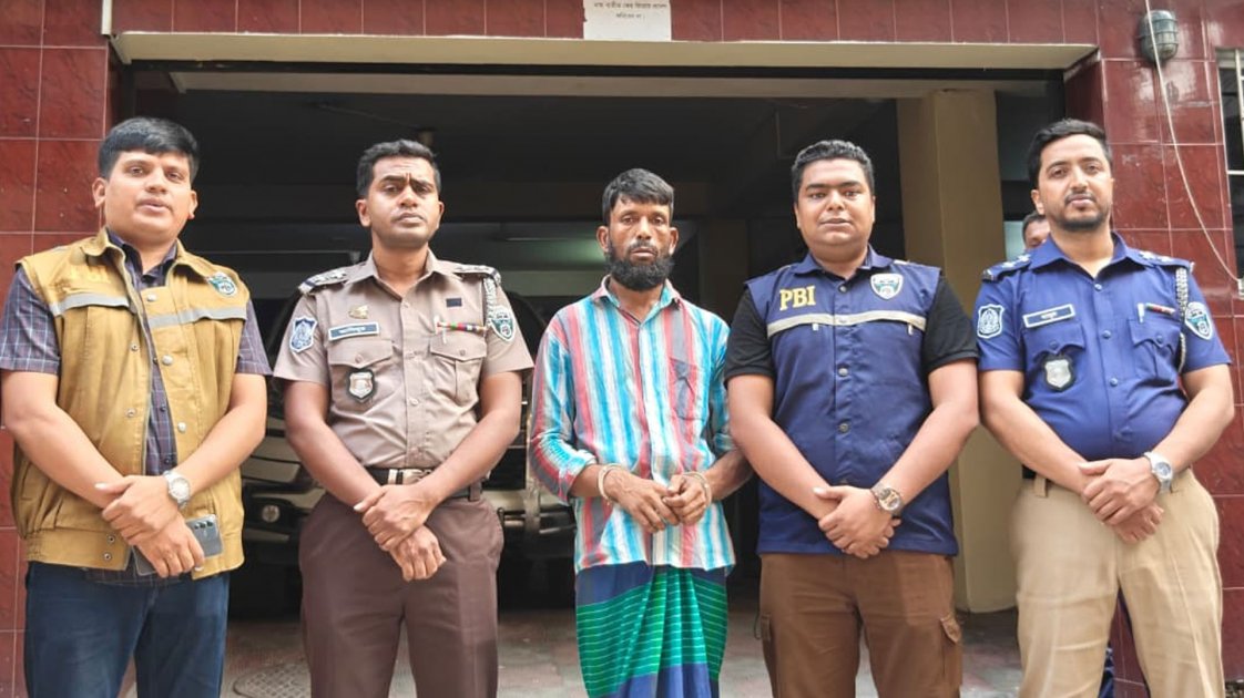 আশুলিয়ায় স্বামী-স্ত্রীর হত্যাকাণ্ডে প্রধান আসামি মনিরুজ্জামান গ্রেপ্তার