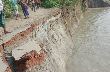 পটুয়াখালীর দশমিনায় তেঁতুলিয়া নদীতে ভয়াবহ ভাঙন, উদ্বেগ ছড়িয়েছে স্থানীয়দের মাঝে