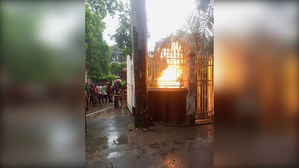 সিরাজগঞ্জে বিদ্যুৎমন্ত্রীর বাসায় বজ্রপাতে আগুনের ঘটনা