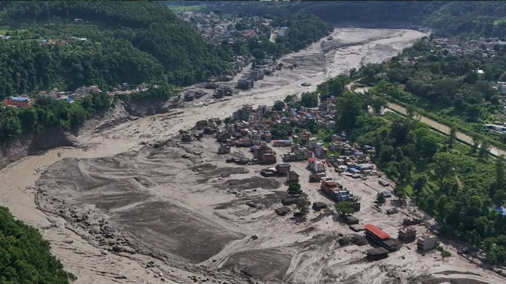 নেপাল-তিব্বত সীমান্তে পাহাড়ি ঢলে নিহতের সংখ্যা ১৪শ ছাড়াল