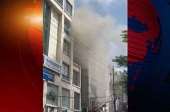 ধানমণ্ডিতে এপেক্স শোরুমে আগুন, ফায়ার সার্ভিসের অভিযান চলছে