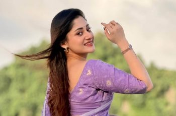 পূজা চেরীর বেগুনি শাড়িতে নতুন বার্তা, ‘গল্প শেষ হয়নি’