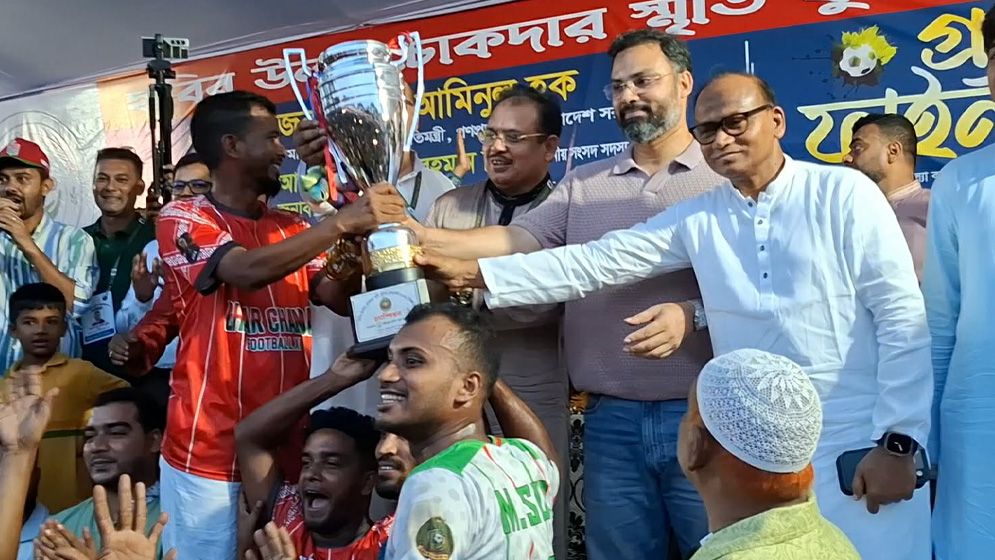 খেলাধুলাকে পেশা হিসেবে প্রতিষ্ঠিত করতে কাজ করছে সরকার: আমিনুল হক