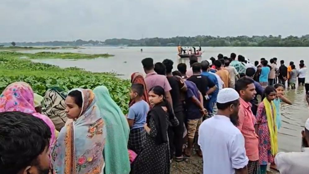নরসিংদীতে শীতলক্ষ্যায় ৪ জন নিখোঁজ, ২ জনের মরদেহ উদ্ধার