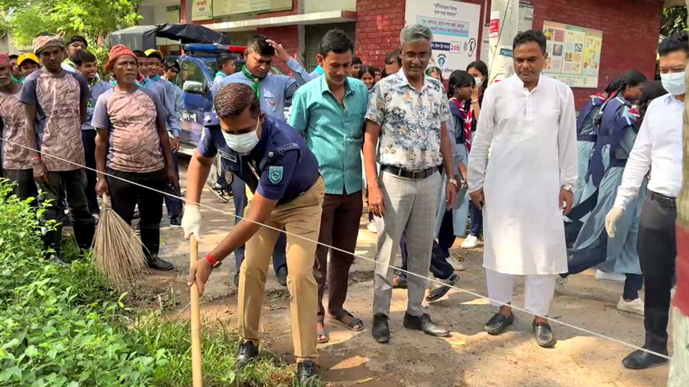 হিলিতে শুরু হলো জাতীয় ডেঙ্গু প্রতিরোধ অভিযান