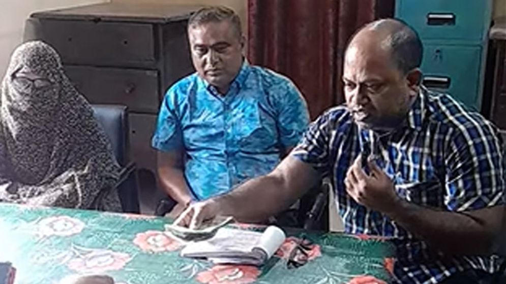 দীর্ঘদিন বিনা টিকিটে ট্রেন ভ্রমণ, ২৫ হাজার টাকা জমা দিলেন যাত্রী
