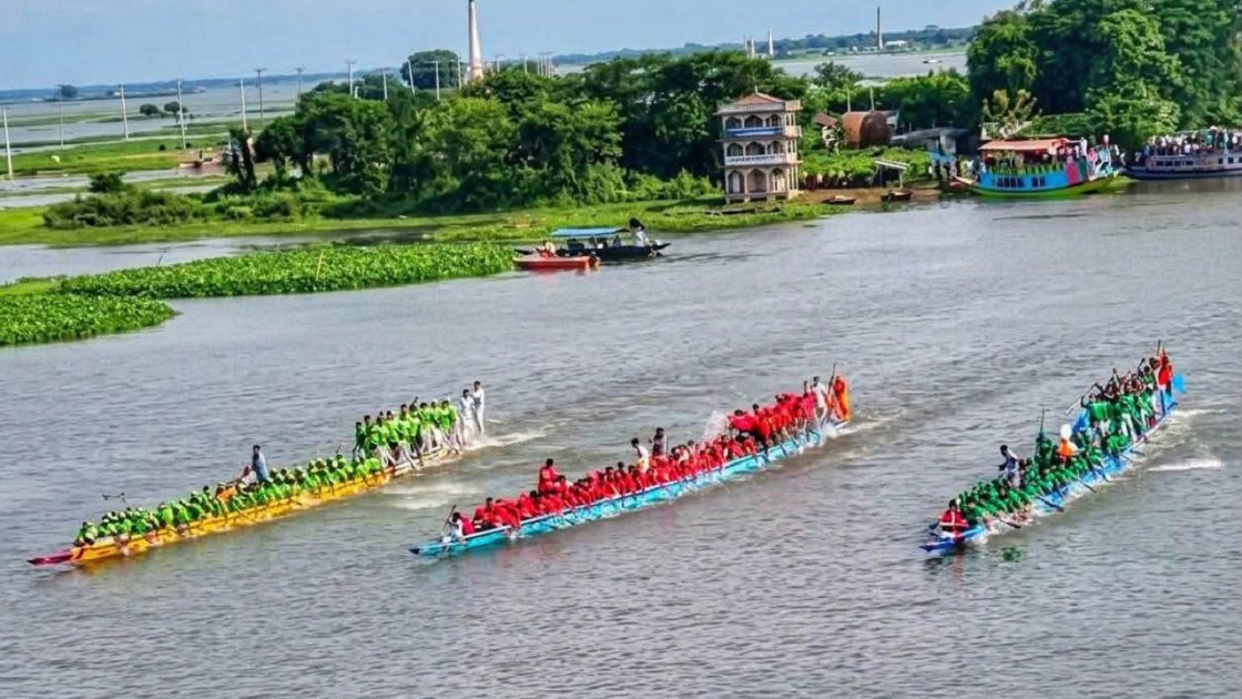 ব্রাহ্মণবাড়িয়ায় তিতাস নদীতে দুবছর পর বর্ণাঢ্য নৌকাবাইচ