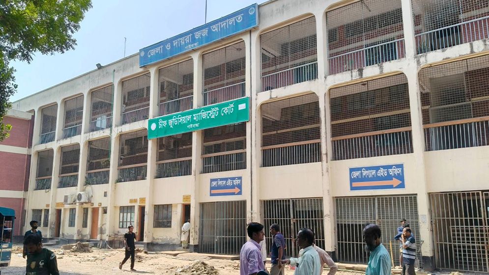 ১০ মাস ধরে বিচারকহীন সাদুল্লাপুর আদালতে ঝুলে আছে ৪ হাজার মামলা