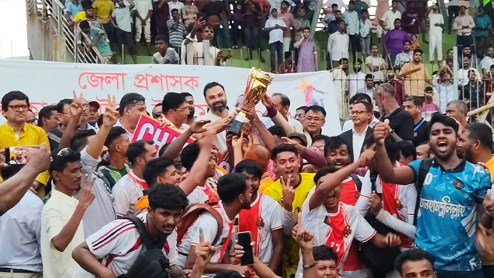 জামালপুরে ডিসি কাপ ফুটবল টুর্নামেন্টের চ্যাম্পিয়ন সরিষাবাড়ী