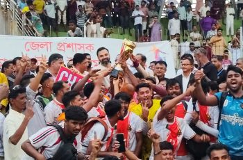 জামালপুরে ডিসি কাপ ফুটবল টুর্নামেন্টের চ্যাম্পিয়ন সরিষাবাড়ী