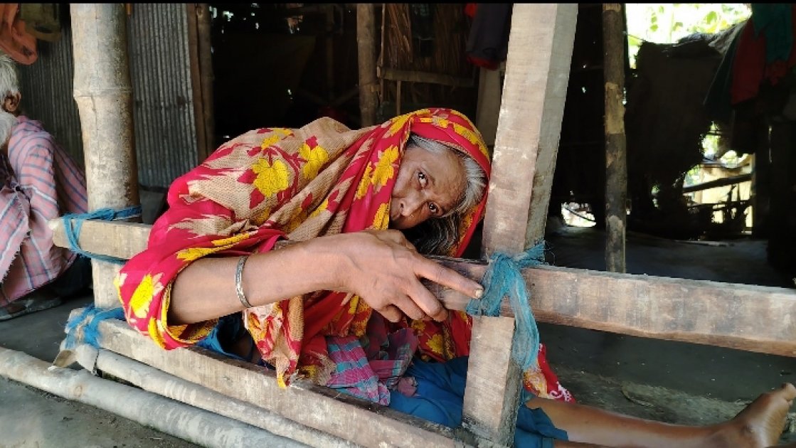 শতবর্ষী বাবা-মায়ের কাঁধে পঙ্গু মেয়ের ভার