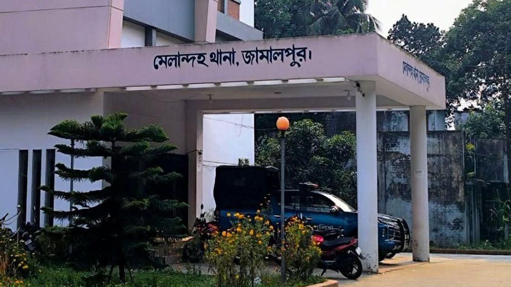 জামালপুরে মাদক মামলার আসামি ধরতে গিয়ে পুলিশের ওপর হামলা