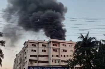 ময়মনসিংহ মেডিকেলে অগ্নিকাণ্ড: তদন্ত কমিটি গঠন, সিঁড়ি বন্ধের অভিযোগ