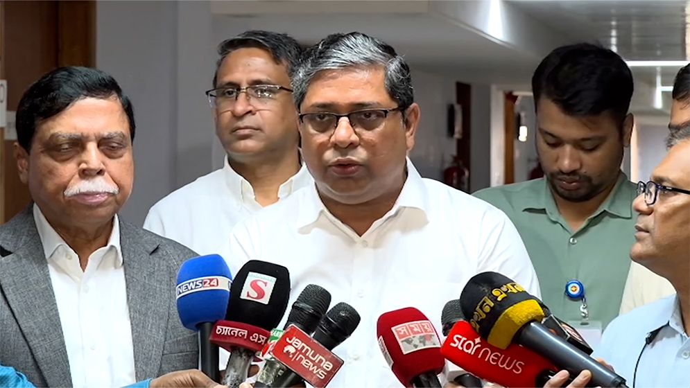 ইসির নির্বাচনের সময়সূচি নিয়ে সরকারের সাথে আলোচনা হয়নি: মীর শাহে আলম