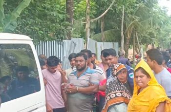 সাতক্ষীরায় নকল কীটনাশক তৈরির কারখানায় র‍্যাবের অভিযান
