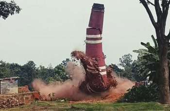 জামালপুরে অবৈধ ইটভাটায় প্রশাসনের অভিযান, চিমনি ভেঙে দেওয়া হলো