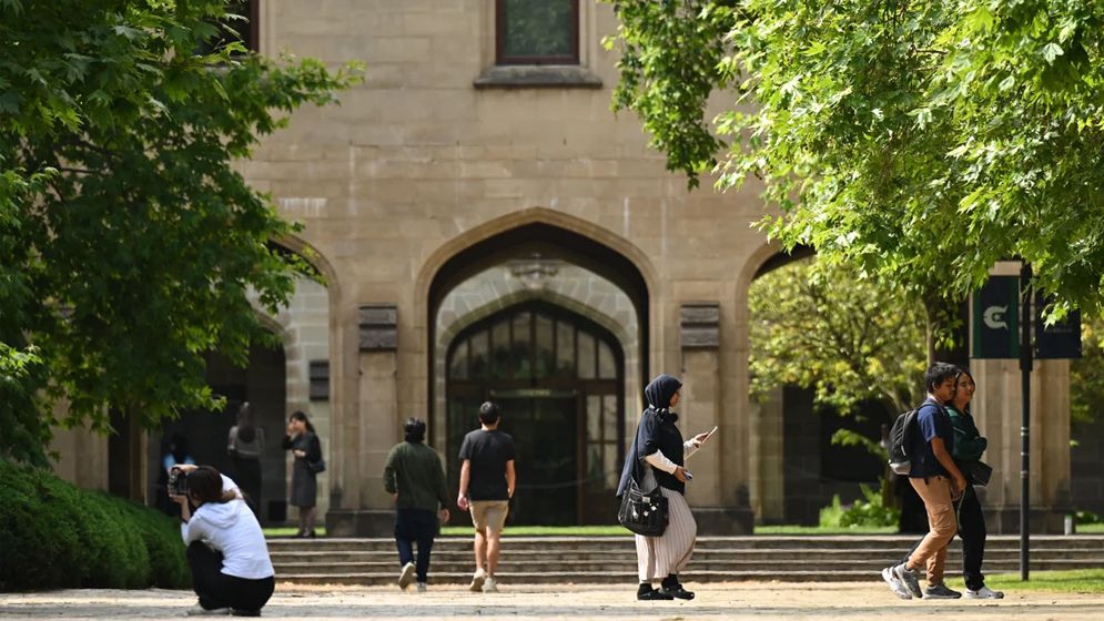 অস্ট্রেলিয়ায় বিদেশি শিক্ষার্থীদের পরিবার আনার সুযোগ সীমিত হচ্ছে