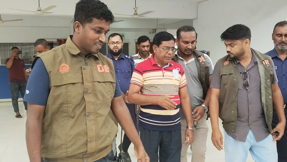 ভারতে যাওয়ার পথে গ্রেফতার মেহেরপুর আ.লীগের সাধারণ সম্পাদক