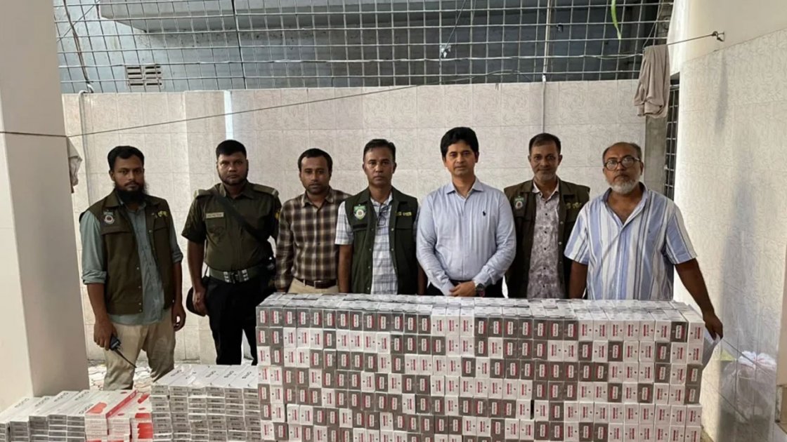 মোহাম্মদপুরে আবাসিক ভবনে ৩ লাখ বিদেশি সিগারেট জব্দ