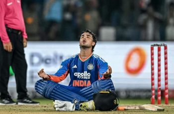 অভিষেকের ৩০ বলে সেঞ্চুরি, টি-টোয়েন্টিতে দ্রুততম রেকর্ড