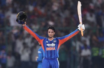 আভিষেকের ৩০ বলে সেঞ্চুরিতে ভারত ৩-০ ব্যবধানে সিরিজ জিতলো