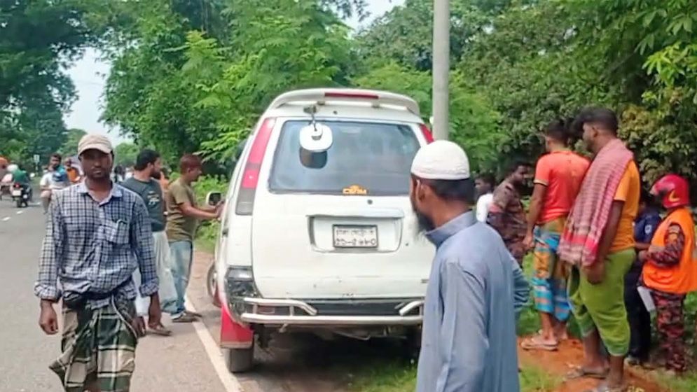 চুয়াডাঙ্গায় মাইক্রোবাসের ধাক্কায় ৫৫ বছর বয়সী নারীর মৃত্যু
