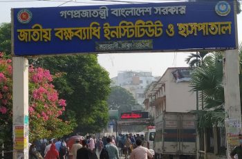 সরকারি হাসপাতালে শয্যা সংকট, রোগীরা বেসরকারিতে বাধ্য