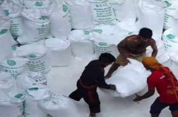 কৃষকদের অভিযোগ: সার সংকটে মুনাফা লুটছে ব্যবসায়ীরা