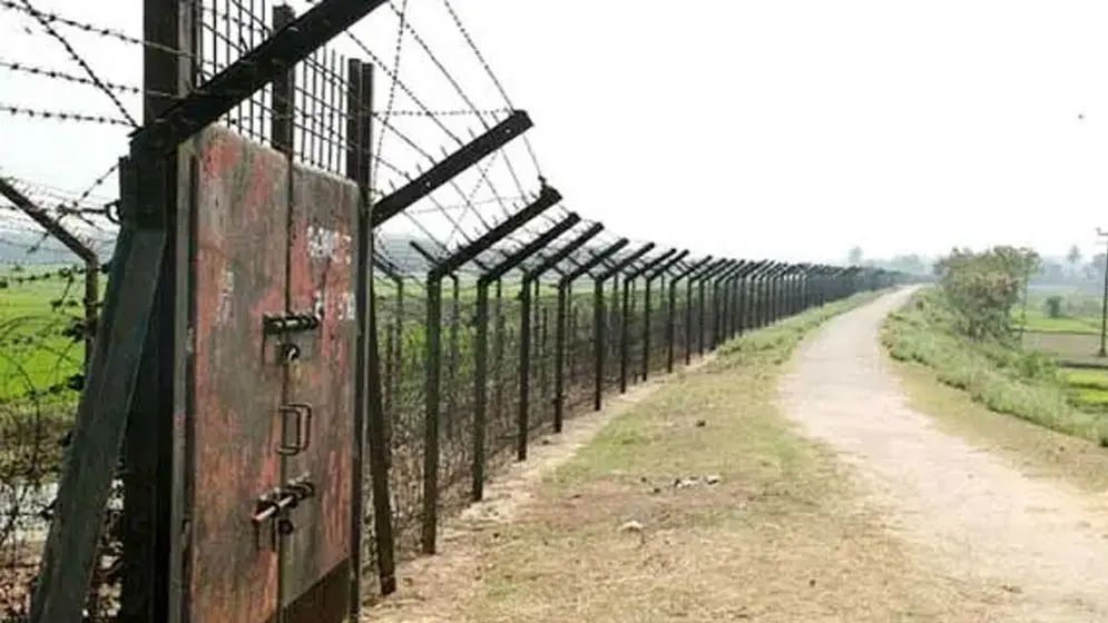 আখাউড়া সীমান্তে কাঁটাতারের পাশে কিশোরের লাশ উদ্ধার