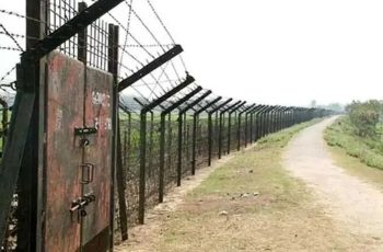 আখাউড়া সীমান্তে কাঁটাতারের পাশে কিশোরের লাশ উদ্ধার