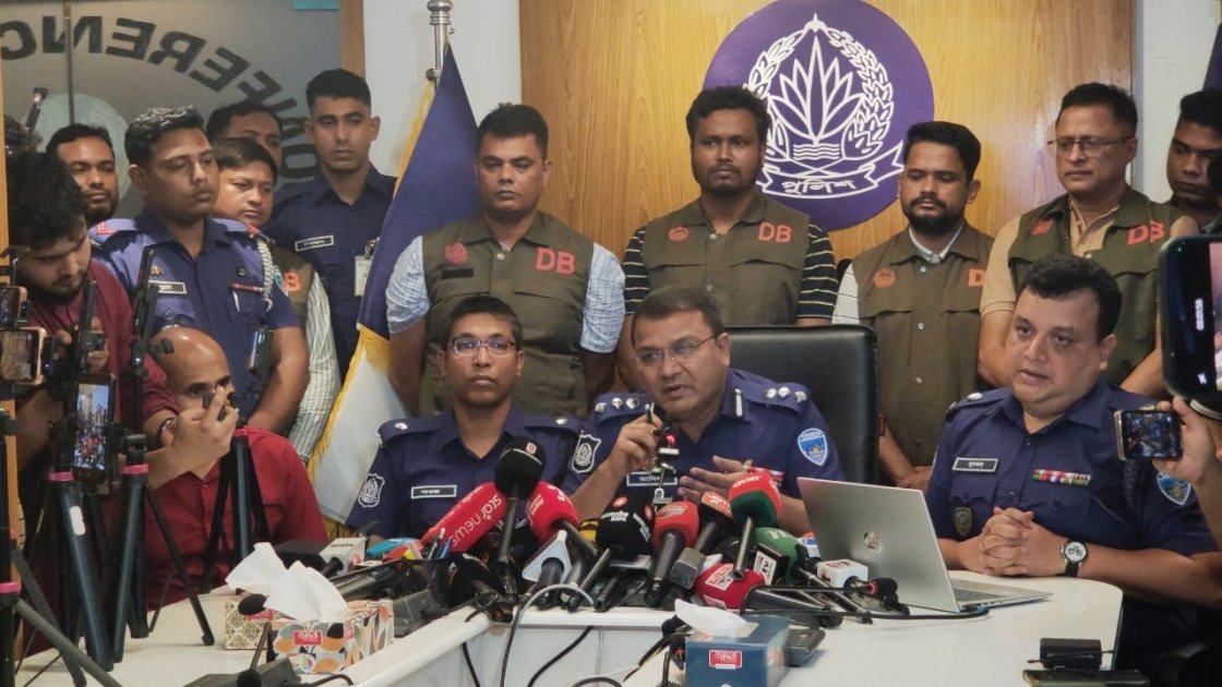 কুমিল্লায় আইফোন ছিনতাইয়ের জন্য হত্যা, তিন যুবক গ্রেপ্তার