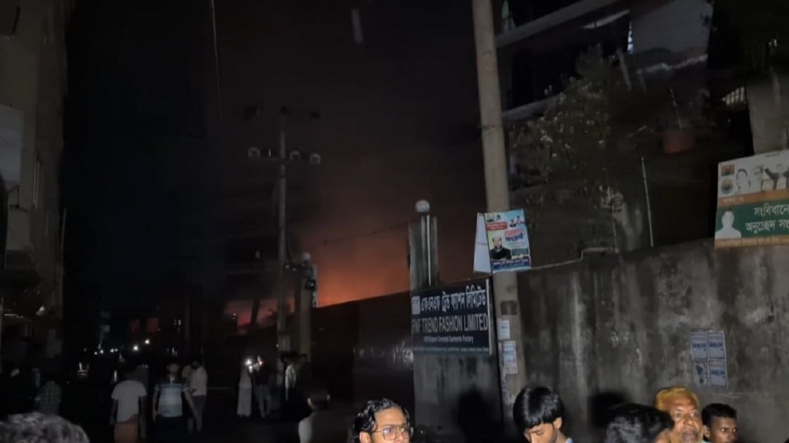 আশুলিয়ায় পোশাক কারখানায় বিস্ফোরণের পর আগুন, নিহত ১