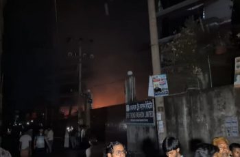 আশুলিয়ায় পোশাক কারখানায় বিস্ফোরণের পর আগুন, নিহত ১