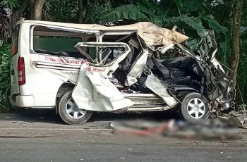 নাটোরে অ্যাম্বুলেন্স-ট্রাক সংঘর্ষে চালক নিহত