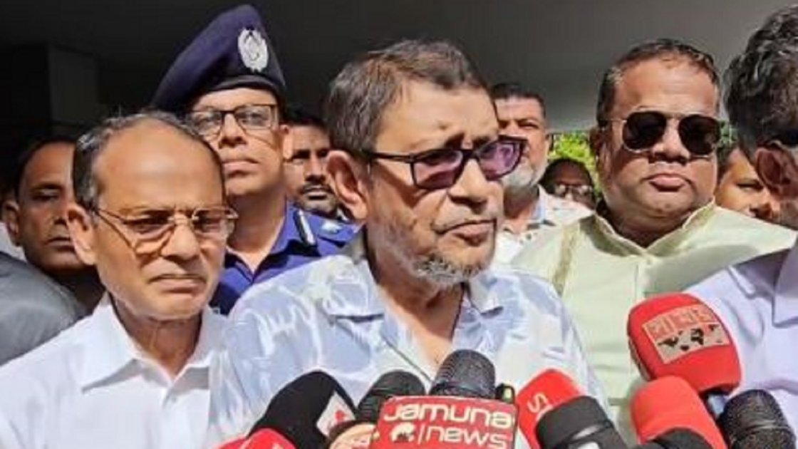 সরকারি হাসপাতালের সামনে ক্লিনিকের অনুমোদন বন্ধের ঘোষণা স্বাস্থ্যমন্ত্রীর